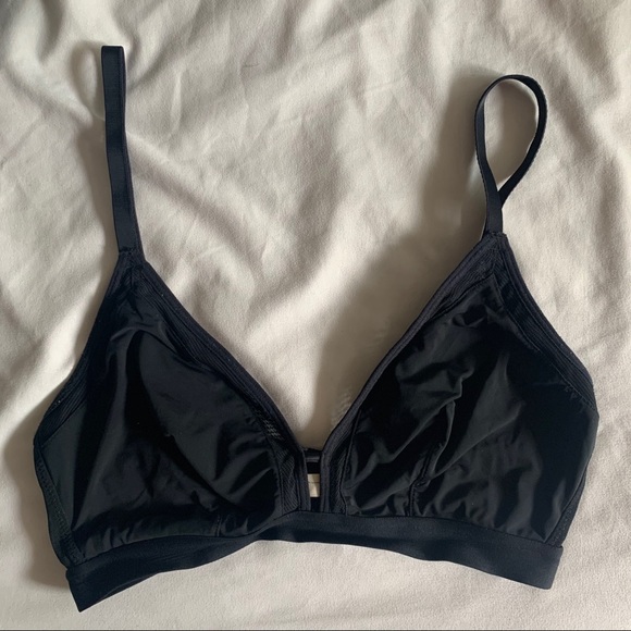 black busty bralette